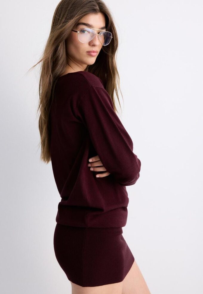 Vestido corto de punto con cuello barco Vestido corto de punto con cuello barco