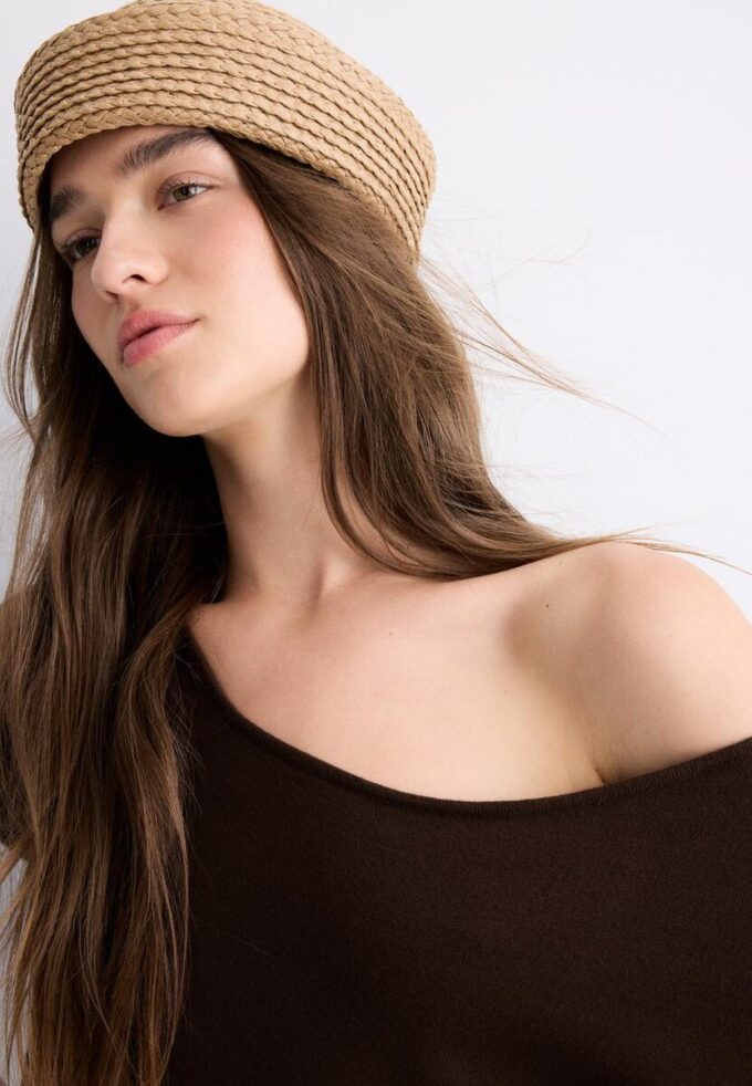 Vestido corto de punto con cuello barco Vestido corto de punto con cuello barco