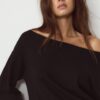 Vestido corto de punto con cuello barco Vestido corto de punto con cuello barco