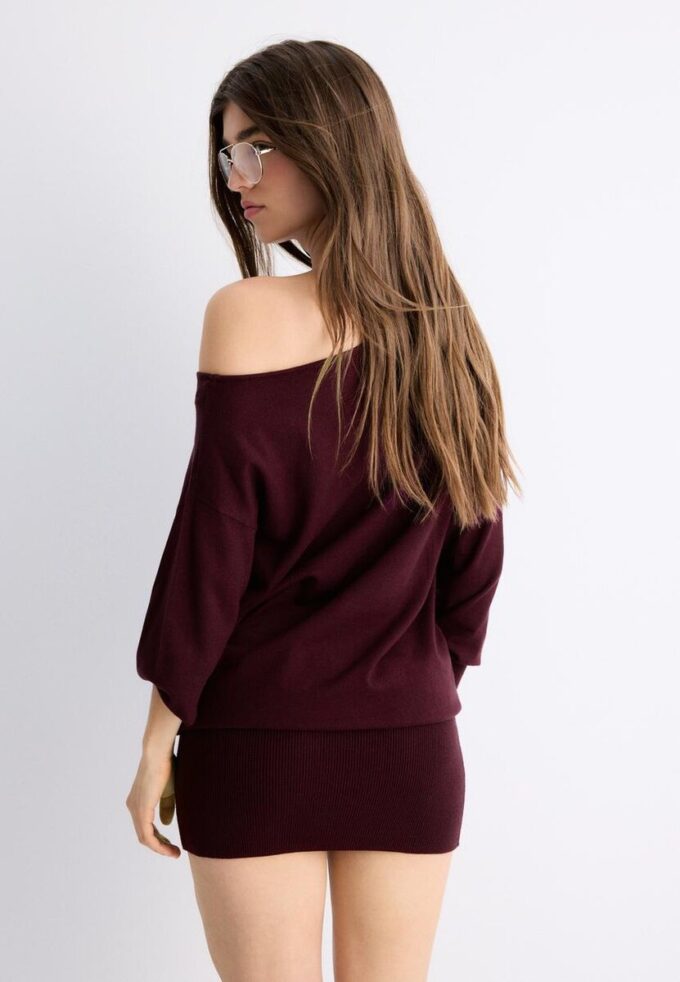 Vestido corto de punto con cuello barco Vestido corto de punto con cuello barco