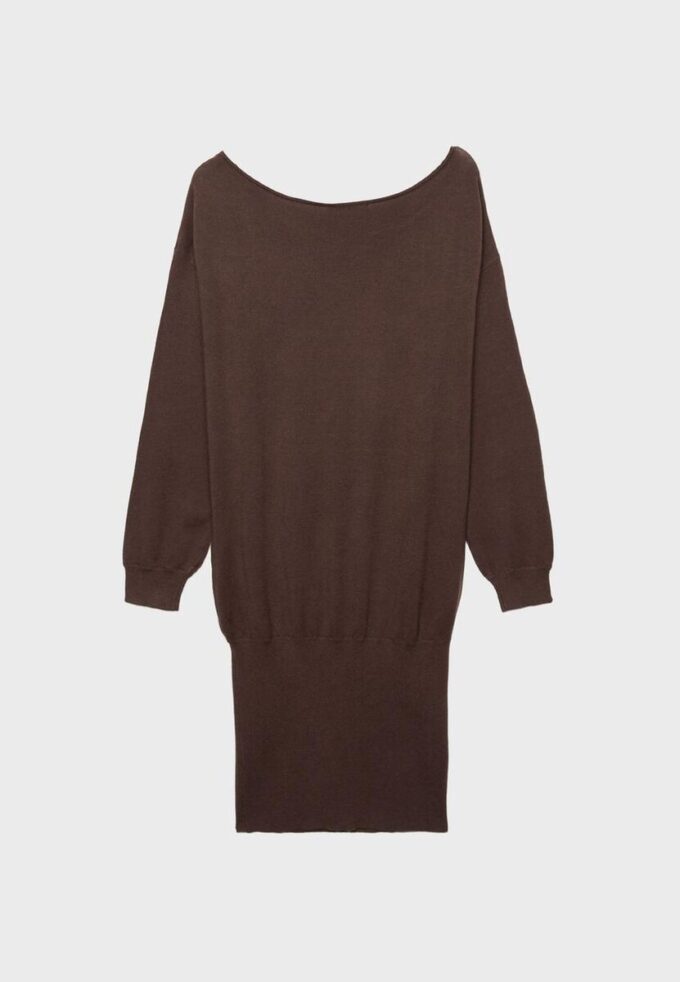 Vestido corto de punto con cuello barco Vestido corto de punto con cuello barco