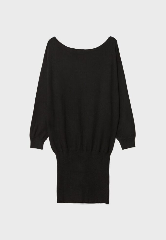 Vestido corto de punto con cuello barco Vestido corto de punto con cuello barco