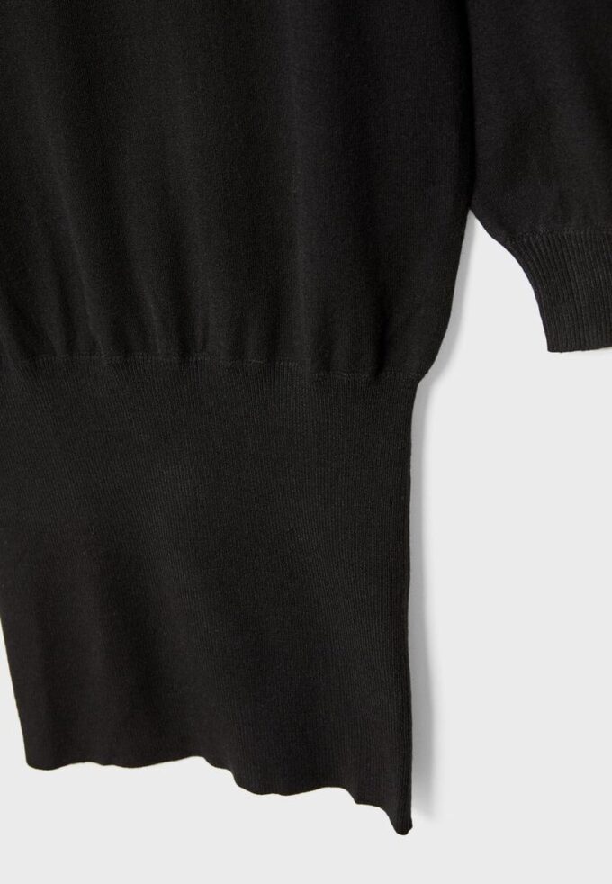 Vestido corto de punto con cuello barco Vestido corto de punto con cuello barco