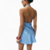 Vestido corto de satén con cuello halter