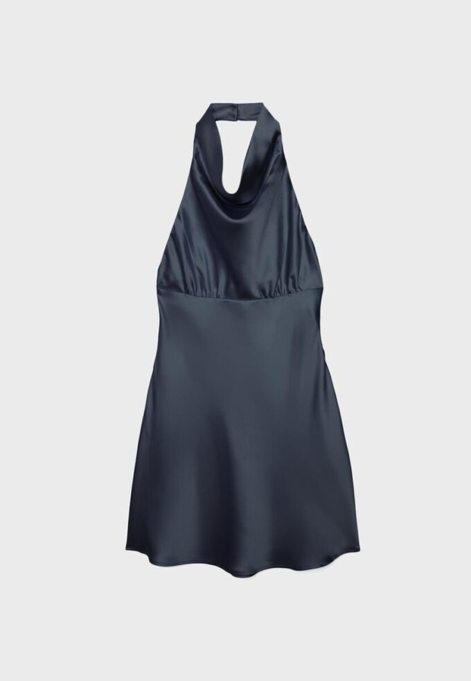 Vestido corto de satén con cuello halter Vestido corto de satén con cuello halter