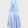 Vestido corto de satén con cuello halter