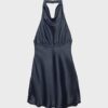 Vestido corto de satén con cuello halter Vestido corto de satén con cuello halter