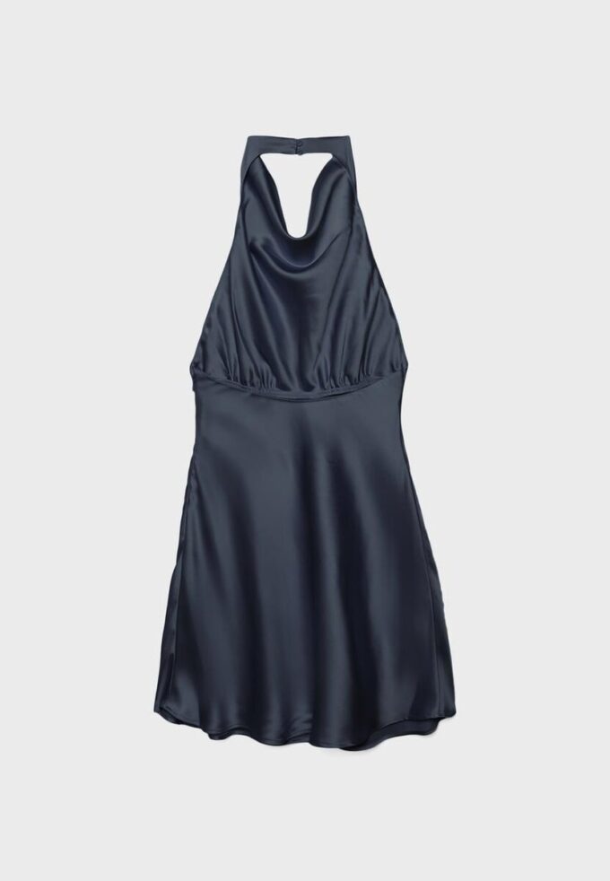 Vestido corto de satén con cuello halter Vestido corto de satén con cuello halter