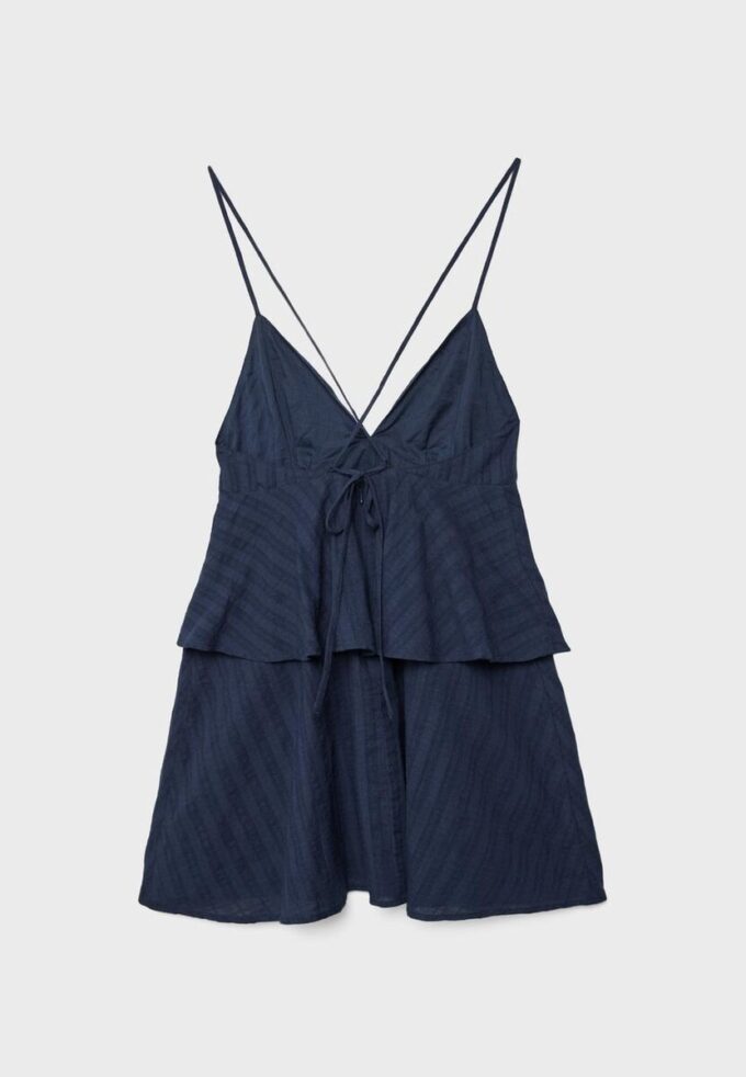 Vestido corto de tirantes con volantes Vestido corto de tirantes con volantes