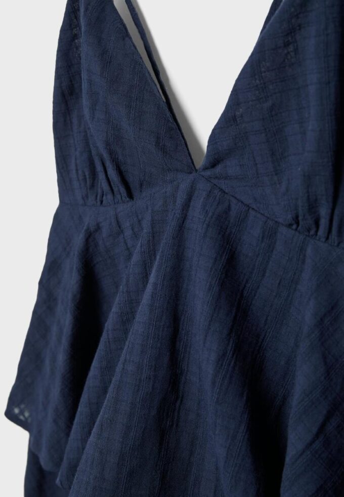Vestido corto de tirantes con volantes Vestido corto de tirantes con volantes