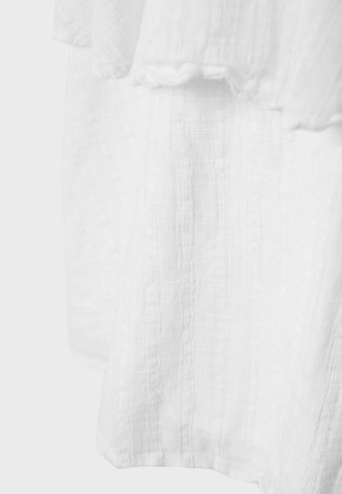 Vestido corto de tirantes con volantes Vestido corto de tirantes con volantes