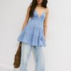 Vestido corto y fluido con detalle de lazo en la espalda Vestido corto y fluido con detalle de lazo en la espalda