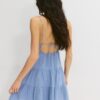 Vestido corto y fluido con detalle de lazo en la espalda Vestido corto y fluido con detalle de lazo en la espalda