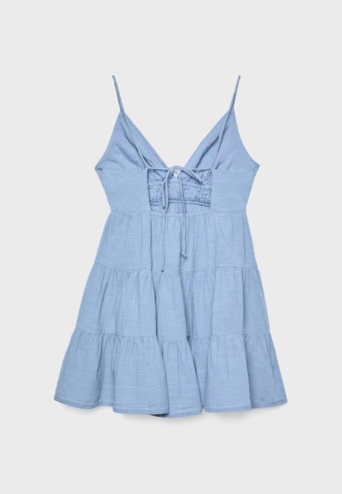 Vestido corto y fluido con detalle de lazo en la espalda Vestido corto y fluido con detalle de lazo en la espalda