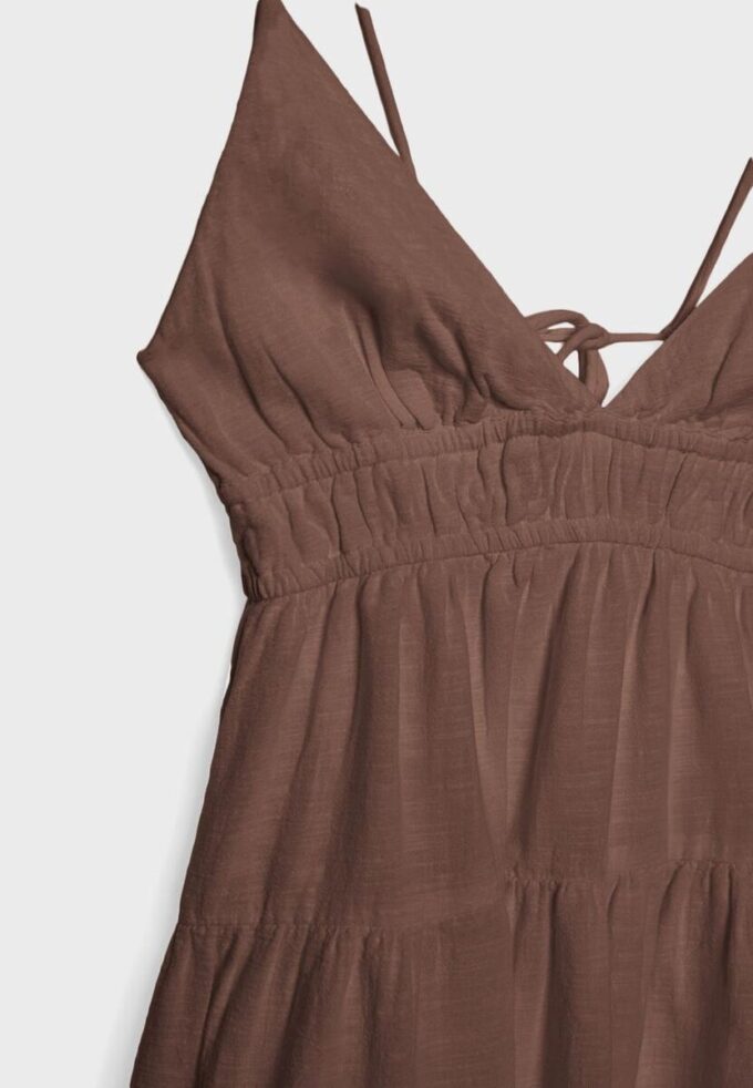Vestido corto y fluido con detalle de lazo en la espalda Vestido corto y fluido con detalle de lazo en la espalda