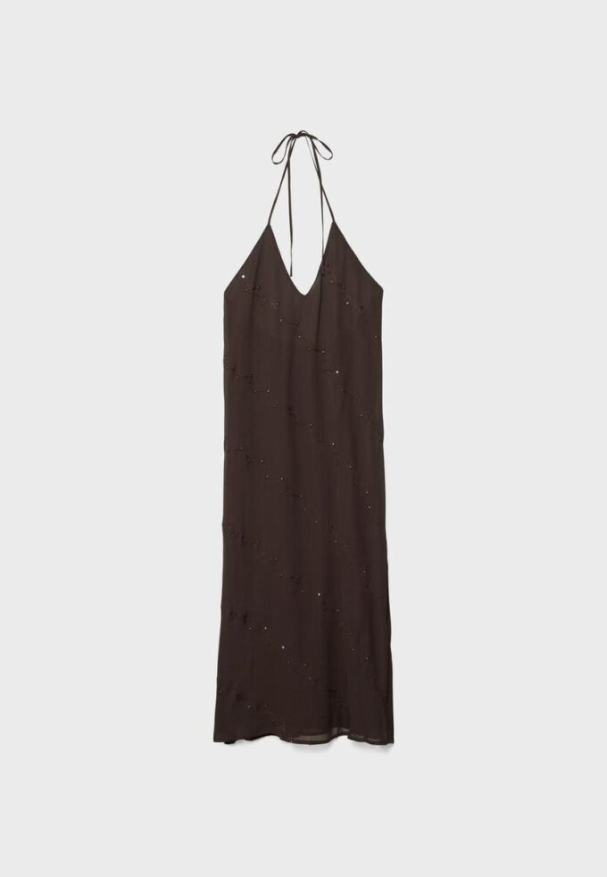 Vestido largo con cuello halter bordado Vestido largo con cuello halter bordado