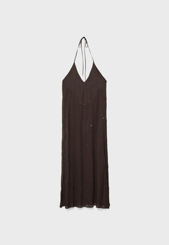 Vestido largo con cuello halter bordado Vestido largo con cuello halter bordado