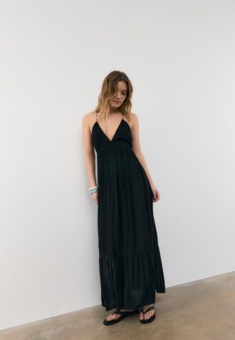 Vestido largo de crepé con tirantes con pedrería