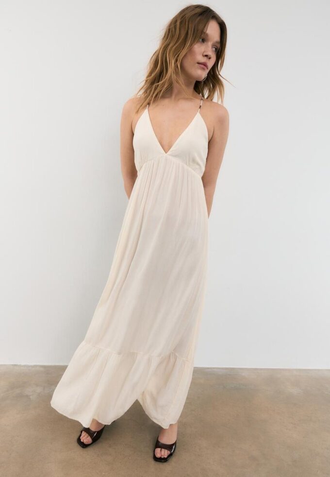 Vestido largo de crepé con tirantes con pedrería