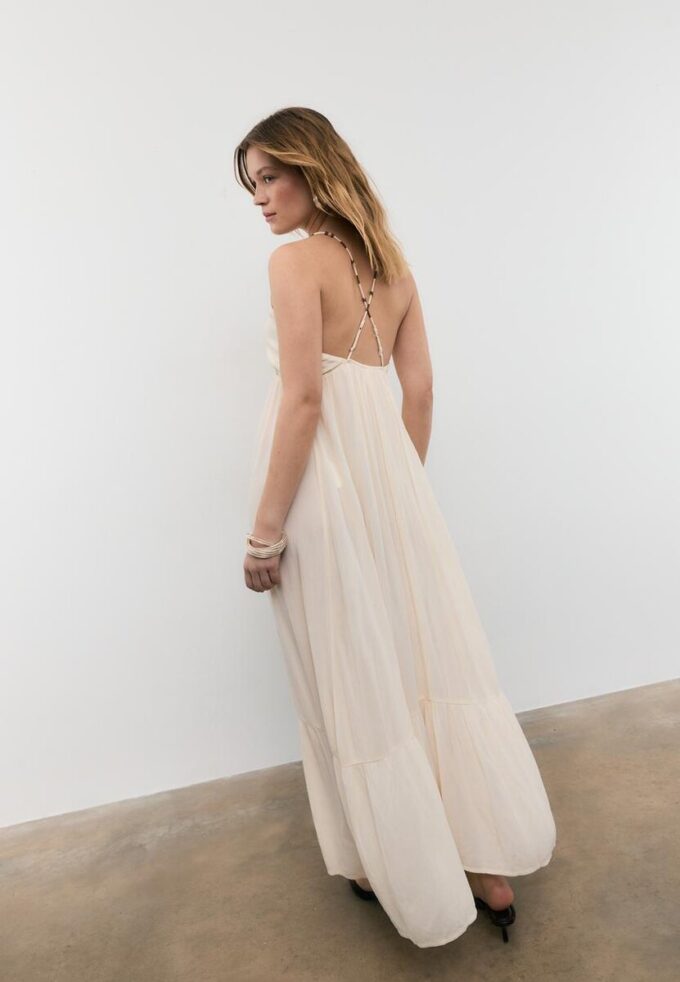 Vestido largo de crepé con tirantes con pedrería