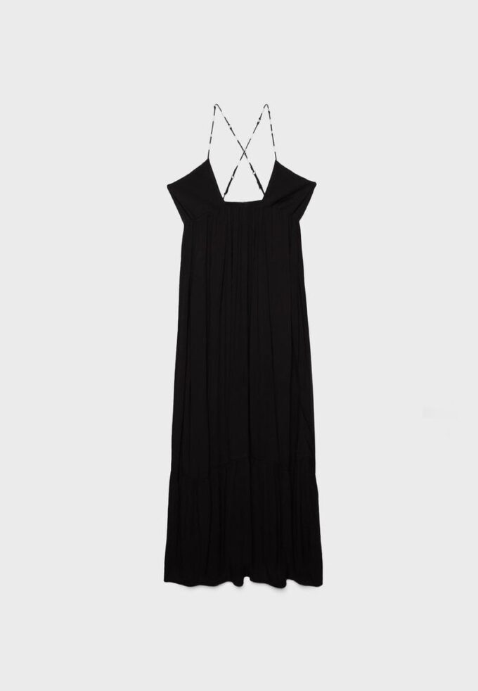 Vestido largo de crepé con tirantes con pedrería Vestido largo de crepé con tirantes con pedrería