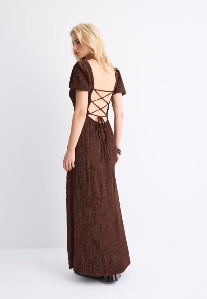 Vestido largo holgado con espalda cruzada Vestido largo holgado con espalda cruzada