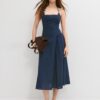 Vestido midi con cuello halter y detalle de cuentas Vestido midi con cuello halter y detalle de cuentas