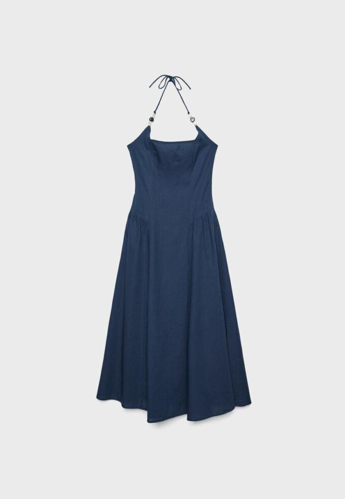 Vestido midi con cuello halter y detalle de cuentas Vestido midi con cuello halter y detalle de cuentas