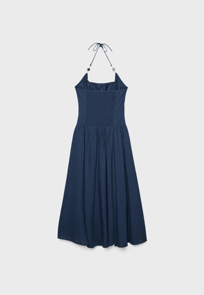 Vestido midi con cuello halter y detalle de cuentas Vestido midi con cuello halter y detalle de cuentas