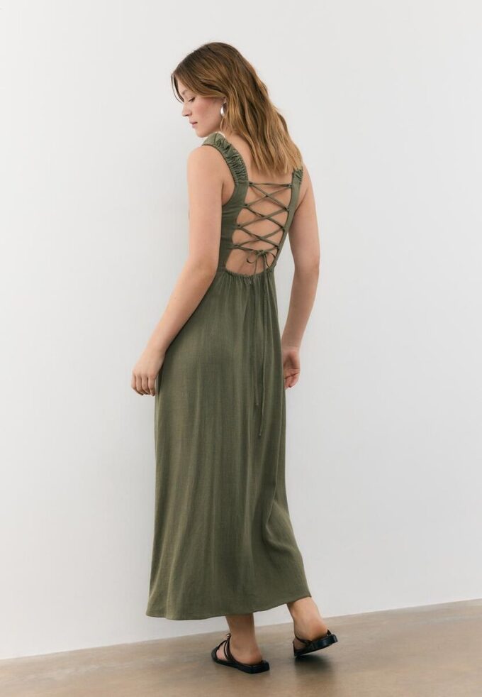 Vestido midi con espalda cruzada y efecto lino Vestido midi con espalda cruzada y efecto lino