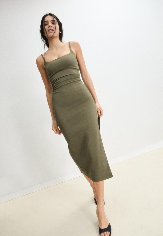 Vestido midi de bengalina con cuello cuadrado Vestido midi de bengalina con cuello cuadrado