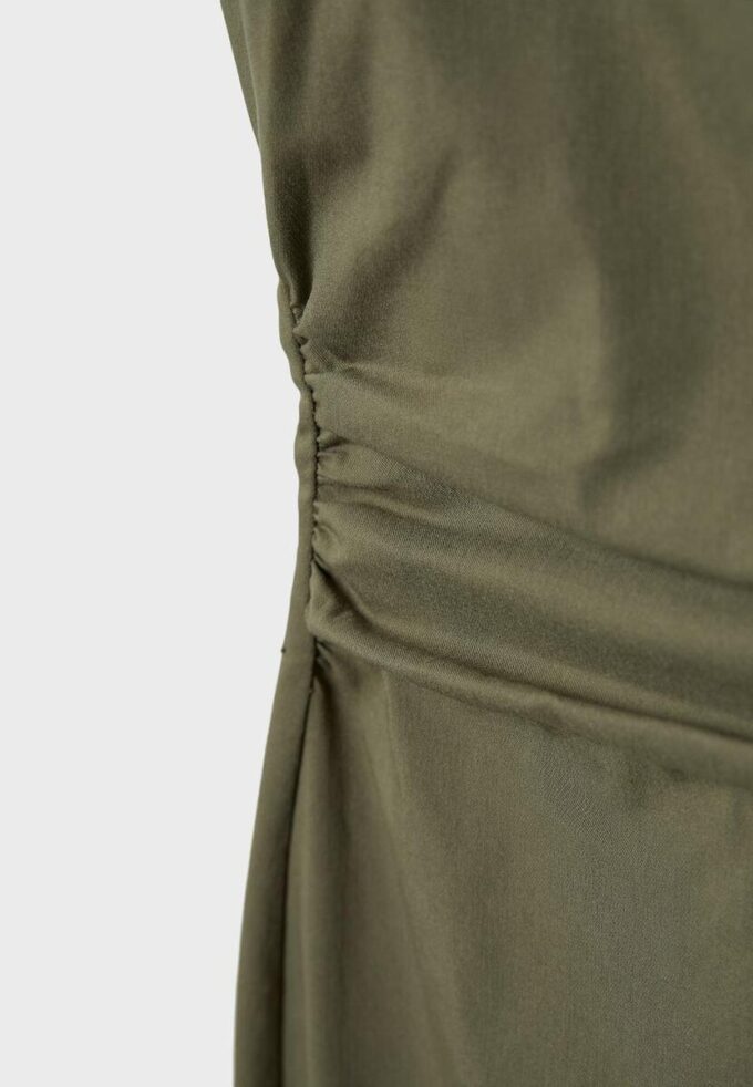 Vestido midi de bengalina con cuello cuadrado Vestido midi de bengalina con cuello cuadrado