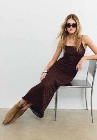 Vestido midi de tirantes de encaje rubio