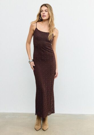 Vestido midi de tirantes de encaje rubio