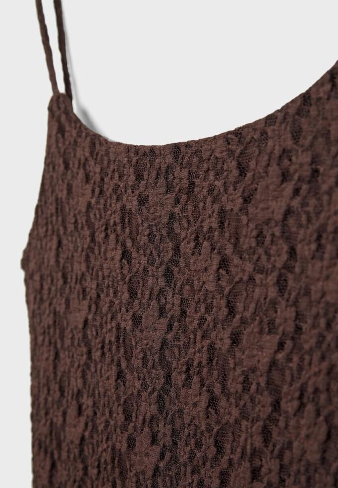 Vestido midi de tirantes de encaje rubio