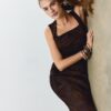 Vestido midi de tul con cuello cuadrado Vestido midi de tul con cuello cuadrado