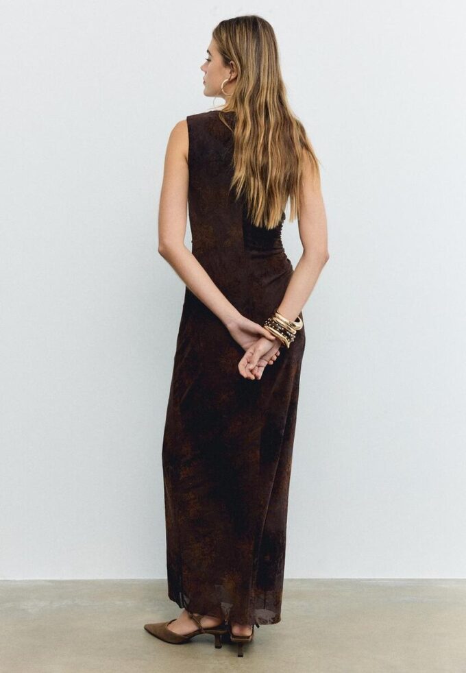 Vestido midi de tul con cuello cuadrado Vestido midi de tul con cuello cuadrado