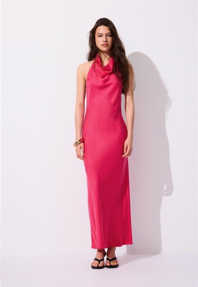 Vestido midi sin espalda con cuello halter Vestido midi sin espalda con cuello halter