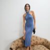 Vestido midi sin espalda con cuello halter Vestido midi sin espalda con cuello halter