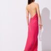Vestido midi sin espalda con cuello halter Vestido midi sin espalda con cuello halter