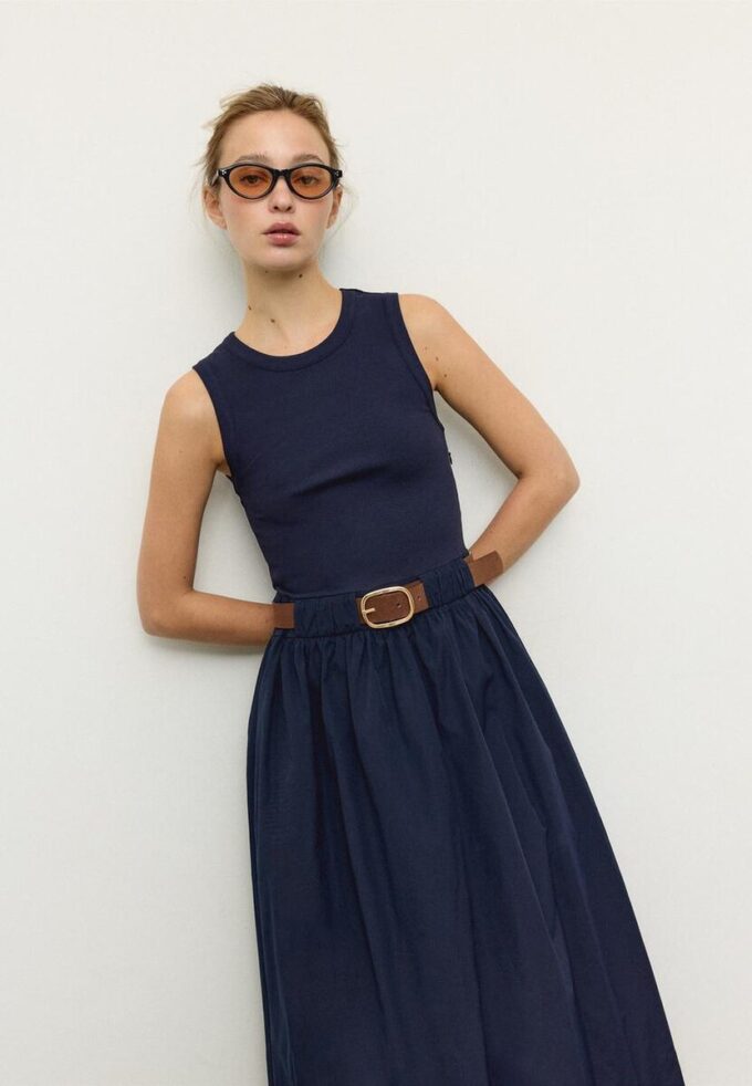 Vestido midi sin mangas de dos materiales con cinturón Vestido midi sin mangas de dos materiales con cinturón