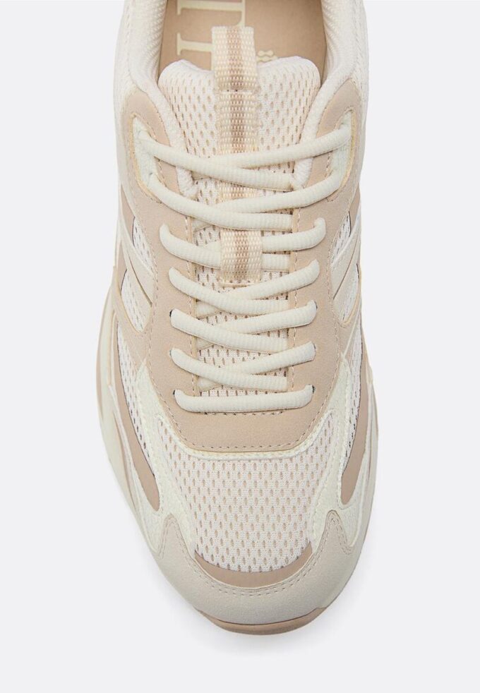 Zapatillas con detalle Zapatillas con detalle