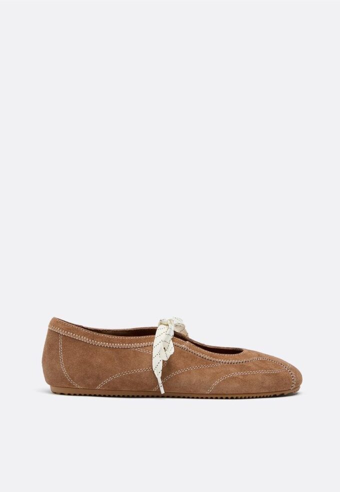 Zapatillas de piel con lazo