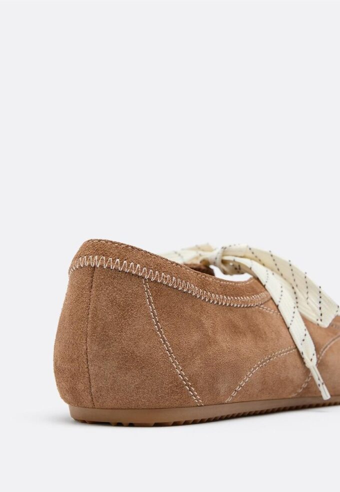 Zapatillas de piel con lazo