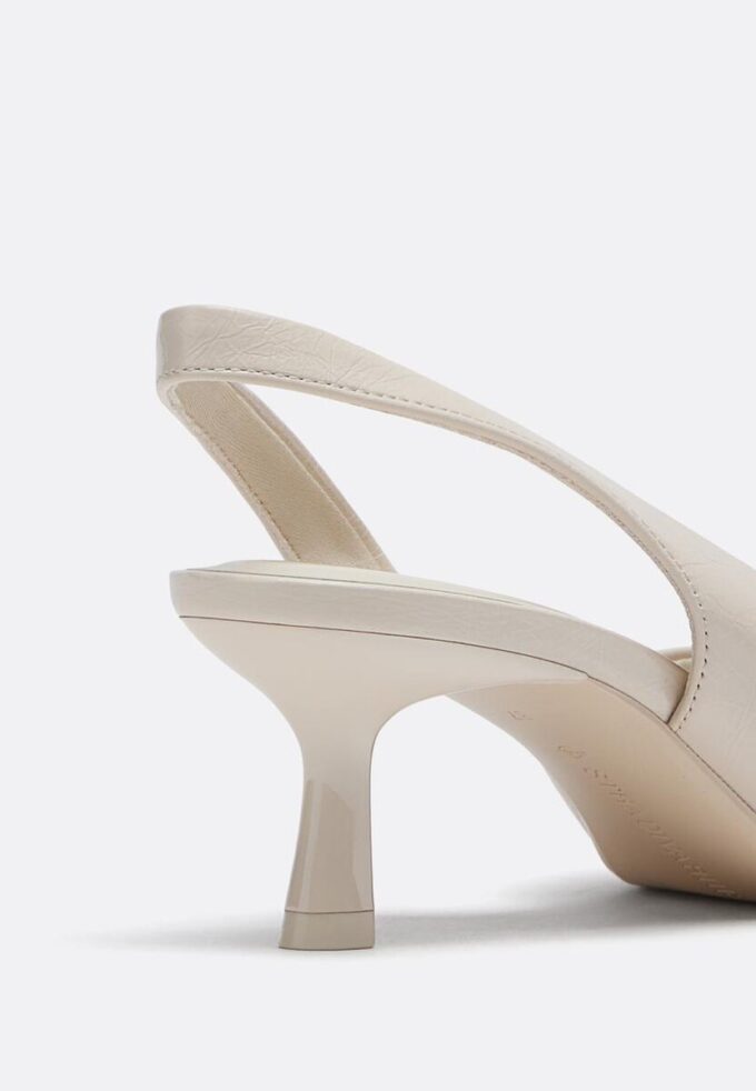 Zapatos básicos de tacón alto