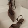 Zapatos de piel con tacón bajo