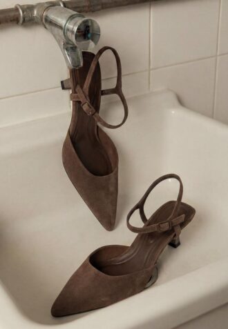Zapatos de piel con tacón bajo