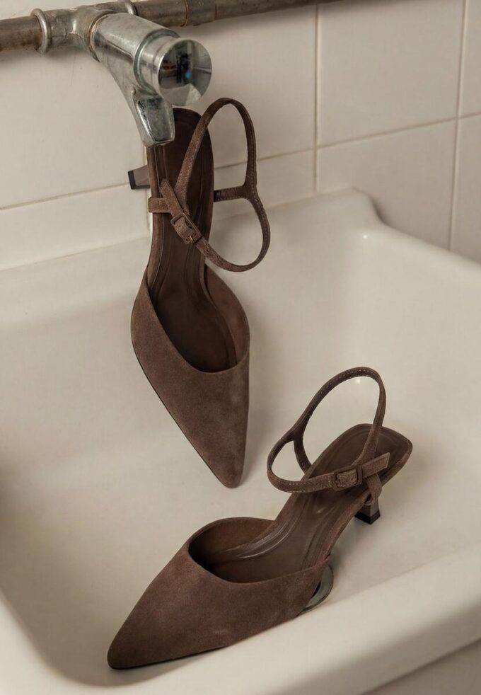 Zapatos de piel con tacón bajo