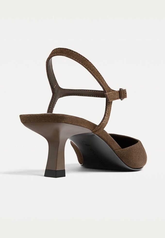Zapatos de piel con tacón bajo