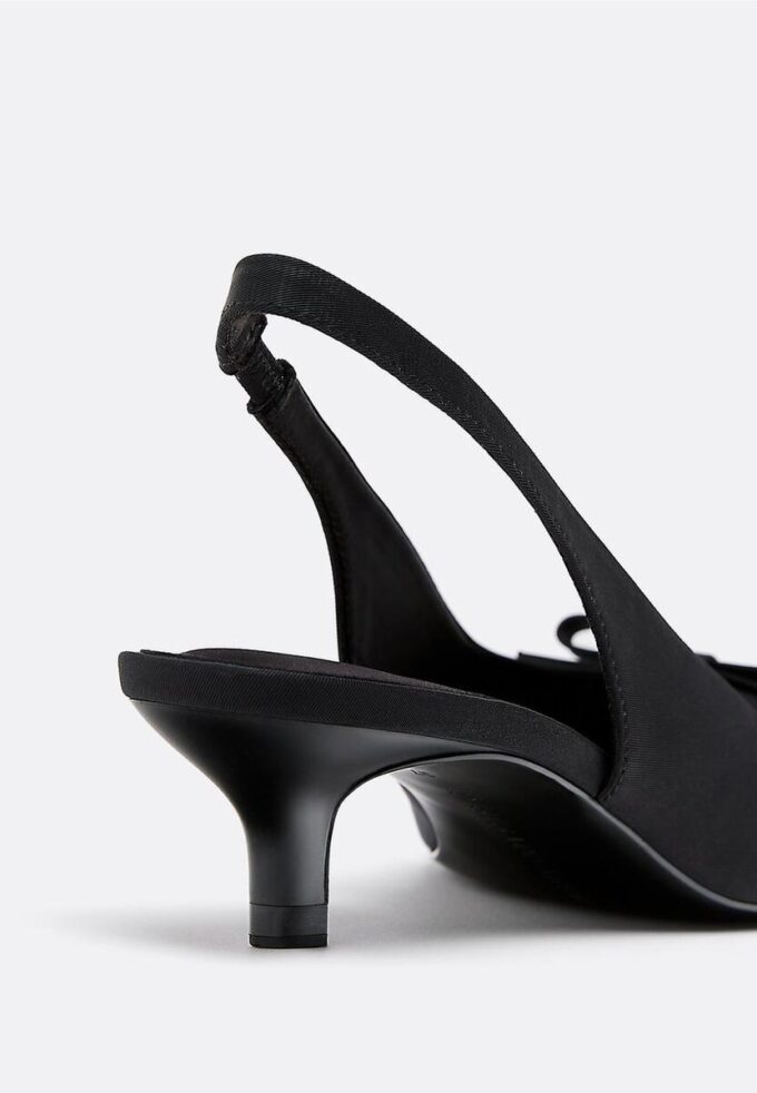 Zapatos de tacón bajo con aberturas Zapatos de tacón bajo con aberturas